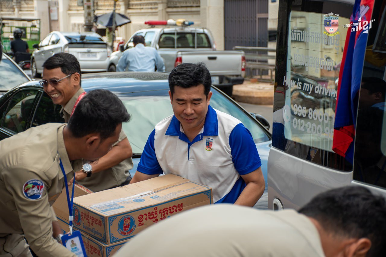 សាកលវិទ្យាល័យវេស្ទើន បានប្រគល់ជូនជាគ្រឿងឧបភោគ